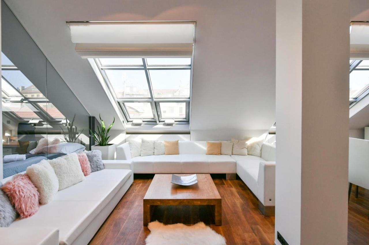 Luxury Central Penthouse With Sauna, Terrace, 250M2, 5Bdrm, 3Bthrm Prága Kültér fotó