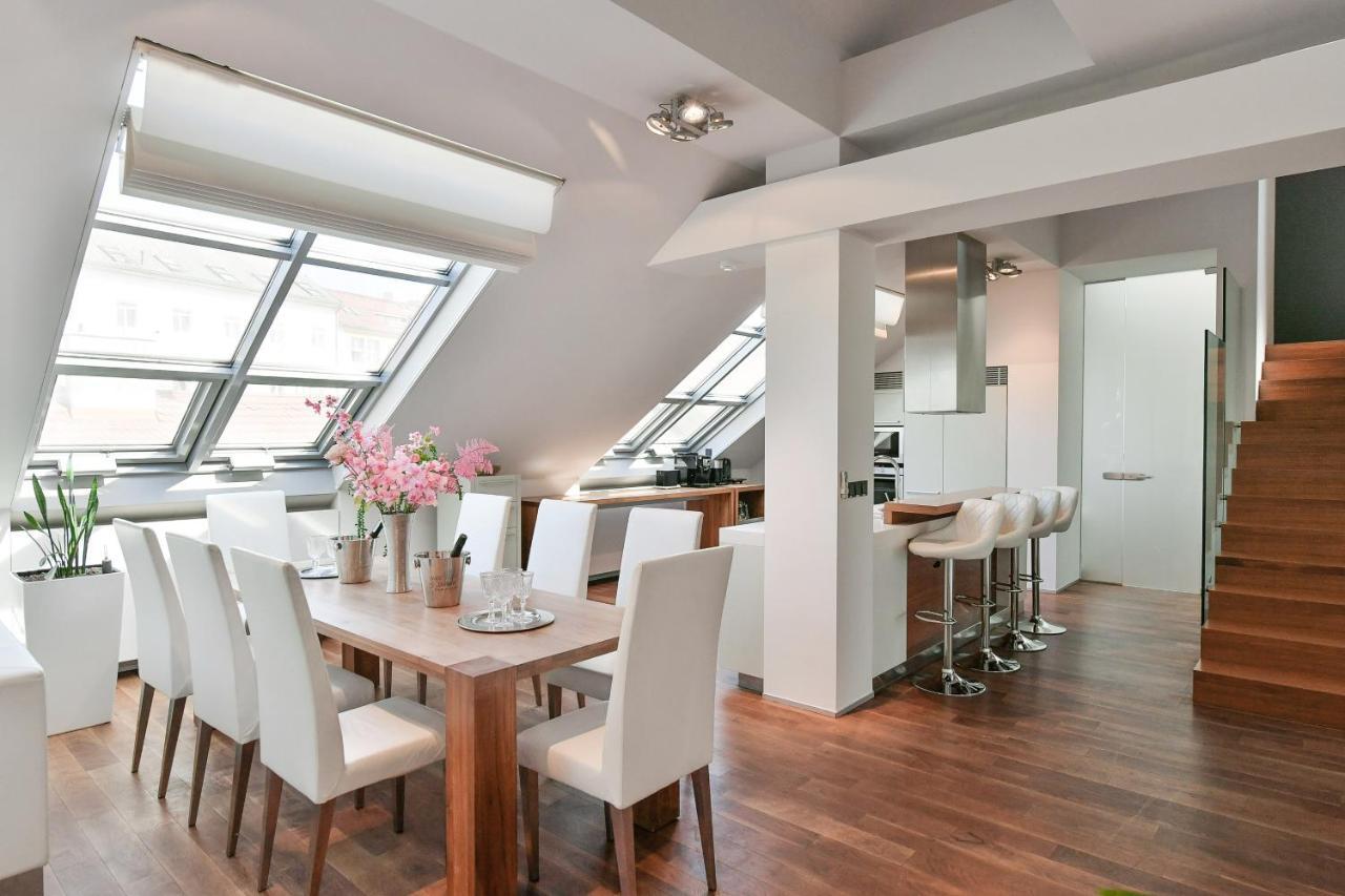 Luxury Central Penthouse With Sauna, Terrace, 250M2, 5Bdrm, 3Bthrm Prága Kültér fotó