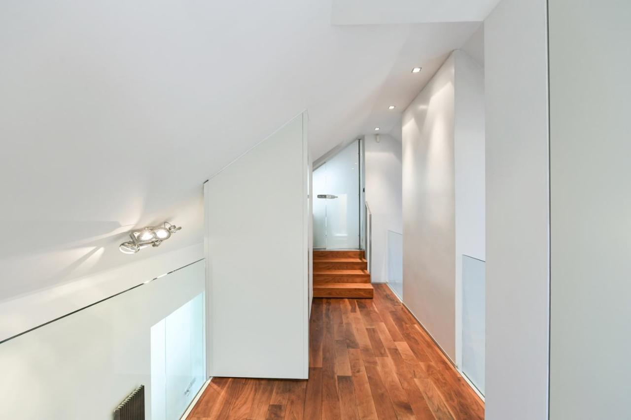 Luxury Central Penthouse With Sauna, Terrace, 250M2, 5Bdrm, 3Bthrm Prága Kültér fotó