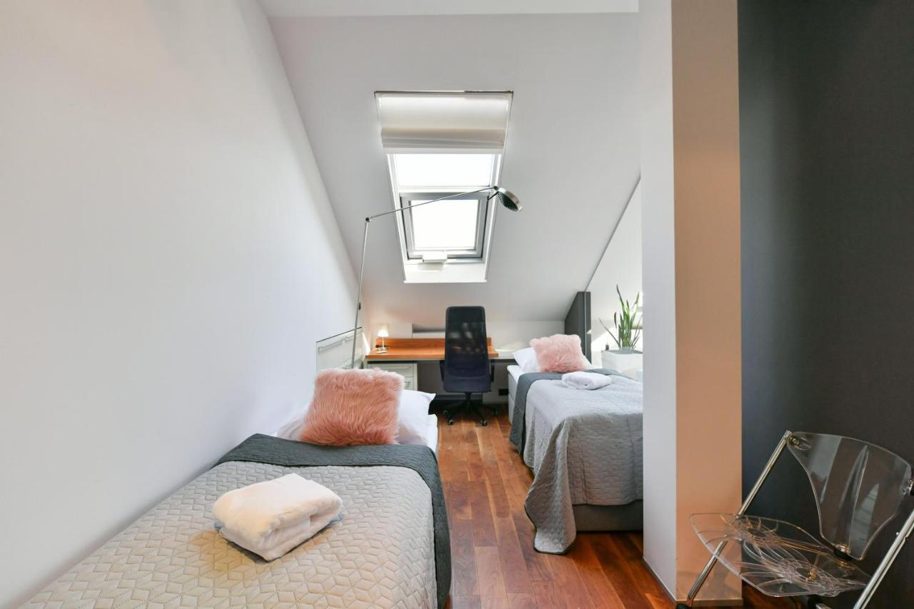 Luxury Central Penthouse With Sauna, Terrace, 250M2, 5Bdrm, 3Bthrm Prága Kültér fotó