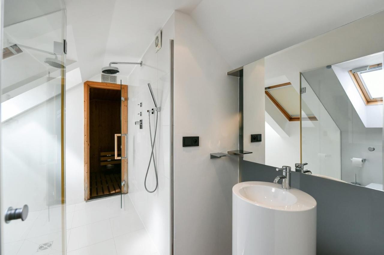 Luxury Central Penthouse With Sauna, Terrace, 250M2, 5Bdrm, 3Bthrm Prága Kültér fotó