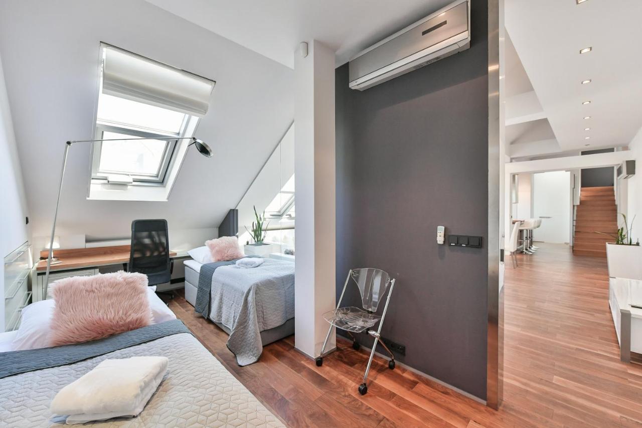 Luxury Central Penthouse With Sauna, Terrace, 250M2, 5Bdrm, 3Bthrm Prága Kültér fotó