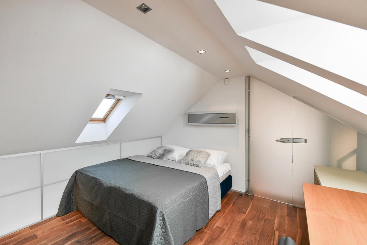 Luxury Central Penthouse With Sauna, Terrace, 250M2, 5Bdrm, 3Bthrm Prága Kültér fotó
