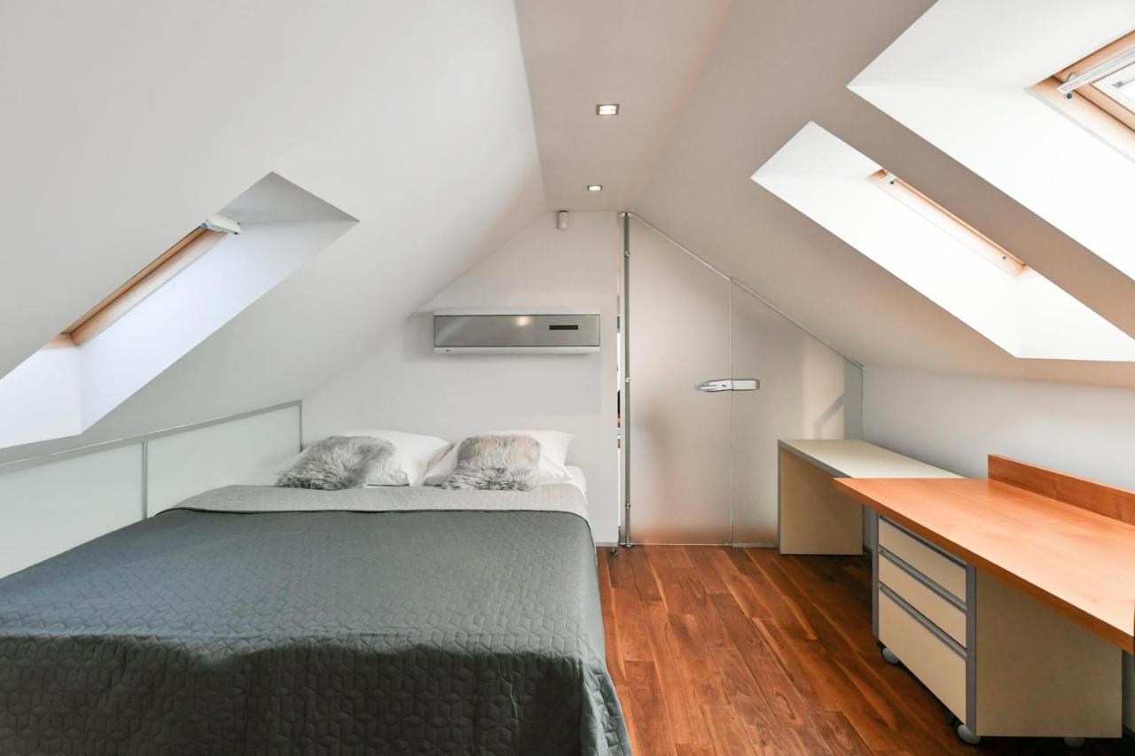 Luxury Central Penthouse With Sauna, Terrace, 250M2, 5Bdrm, 3Bthrm Prága Kültér fotó