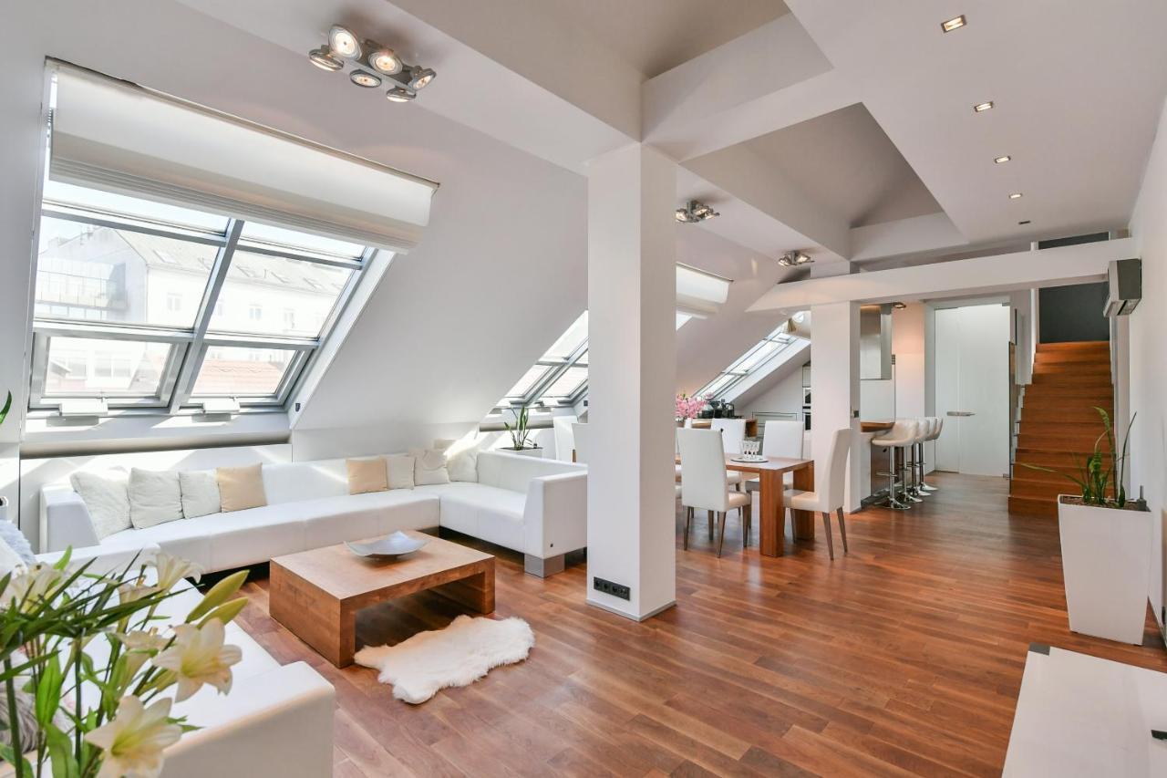 Luxury Central Penthouse With Sauna, Terrace, 250M2, 5Bdrm, 3Bthrm Prága Kültér fotó