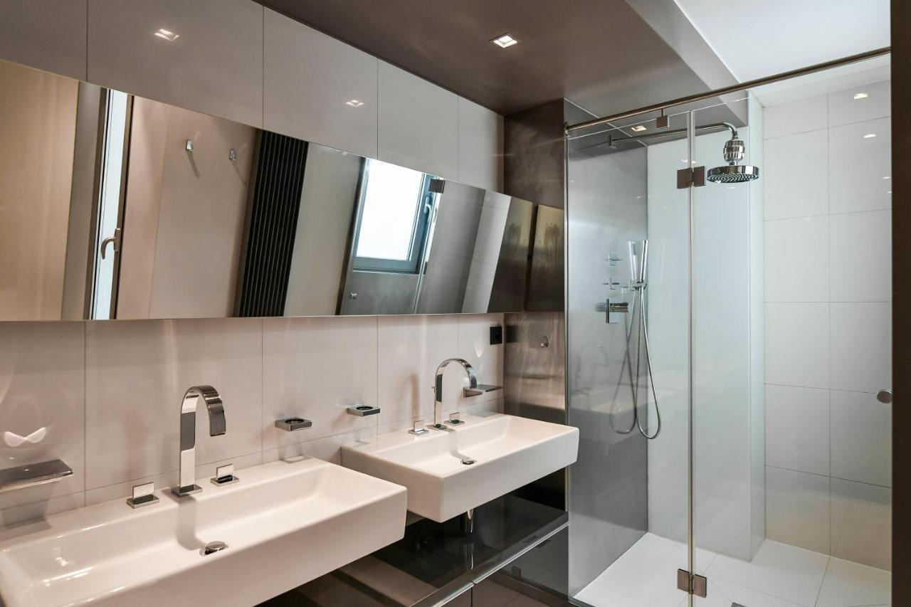 Luxury Central Penthouse With Sauna, Terrace, 250M2, 5Bdrm, 3Bthrm Prága Kültér fotó