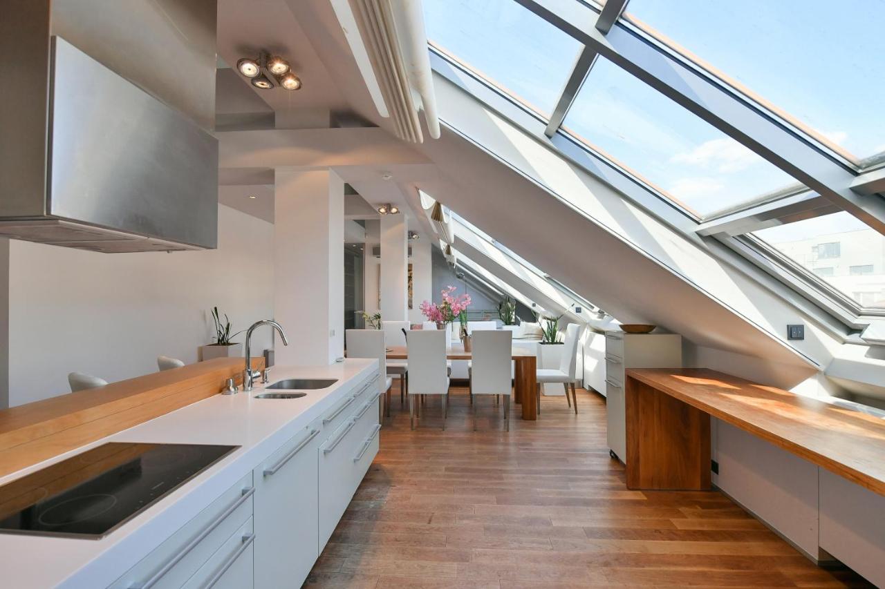 Luxury Central Penthouse With Sauna, Terrace, 250M2, 5Bdrm, 3Bthrm Prága Kültér fotó