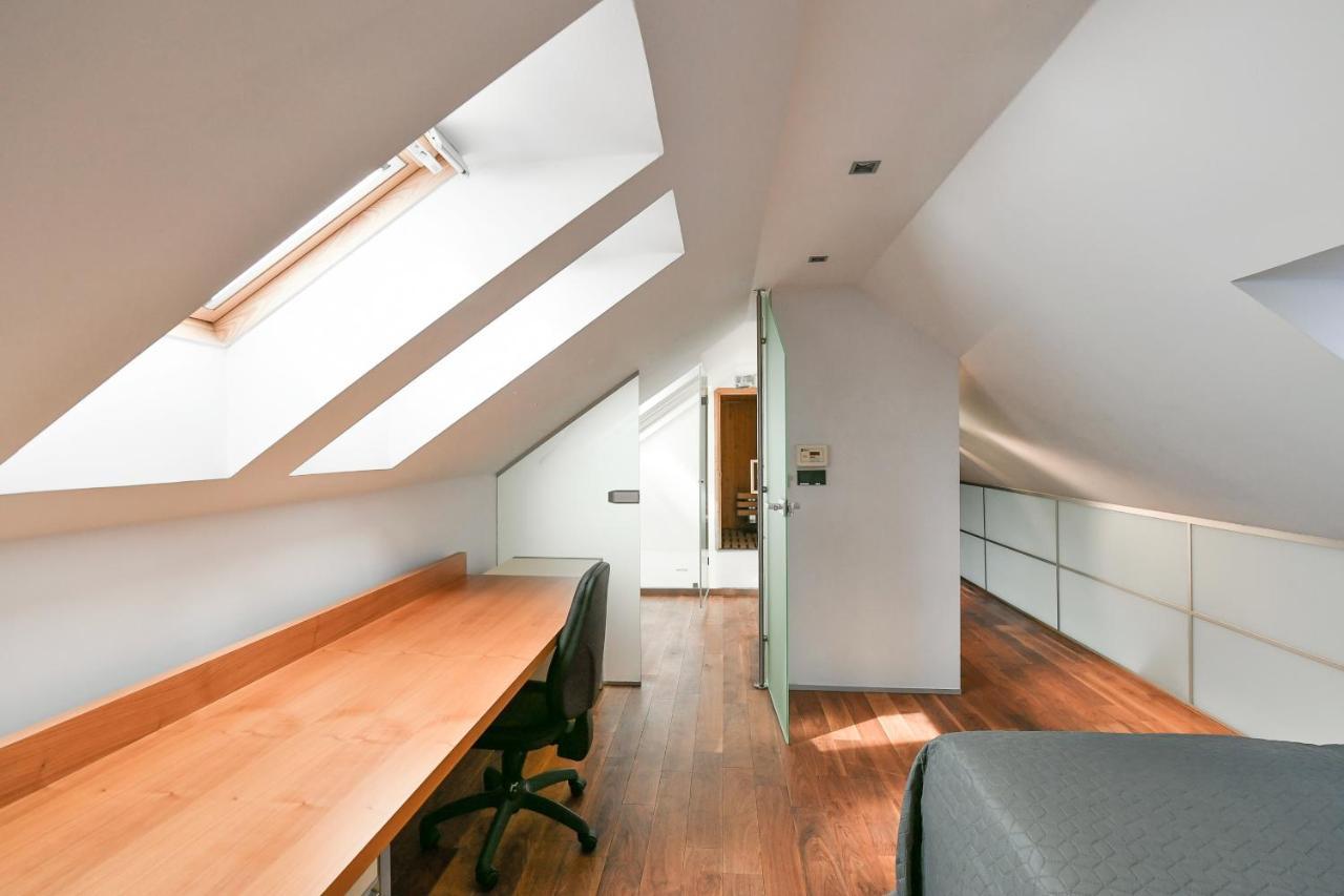 Luxury Central Penthouse With Sauna, Terrace, 250M2, 5Bdrm, 3Bthrm Prága Kültér fotó