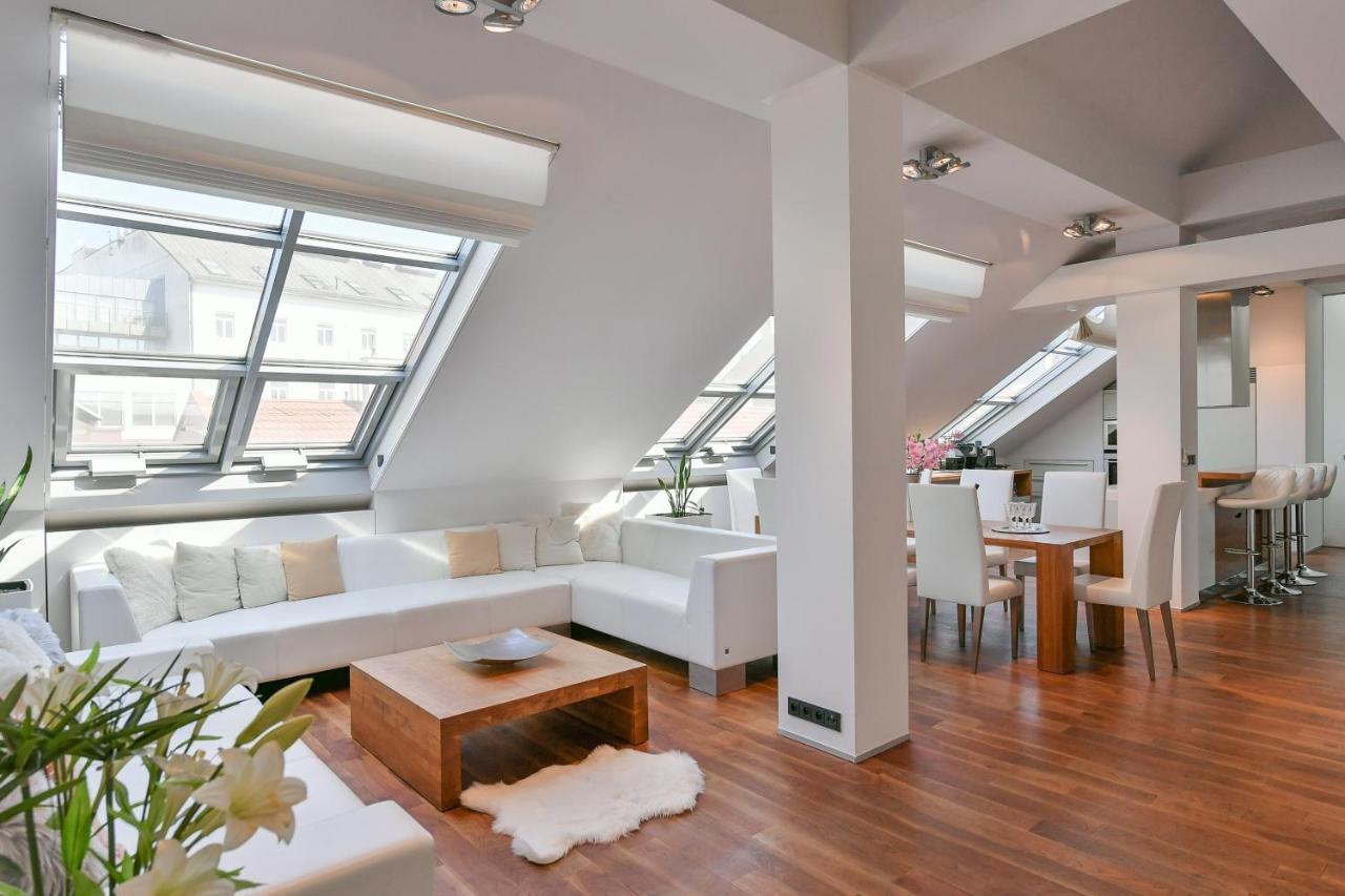 Luxury Central Penthouse With Sauna, Terrace, 250M2, 5Bdrm, 3Bthrm Prága Kültér fotó